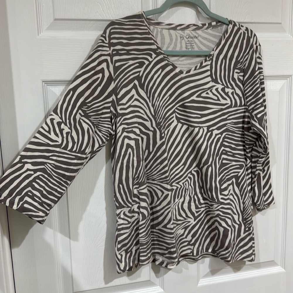Chico’s womens v neck top 3/4 sleeve